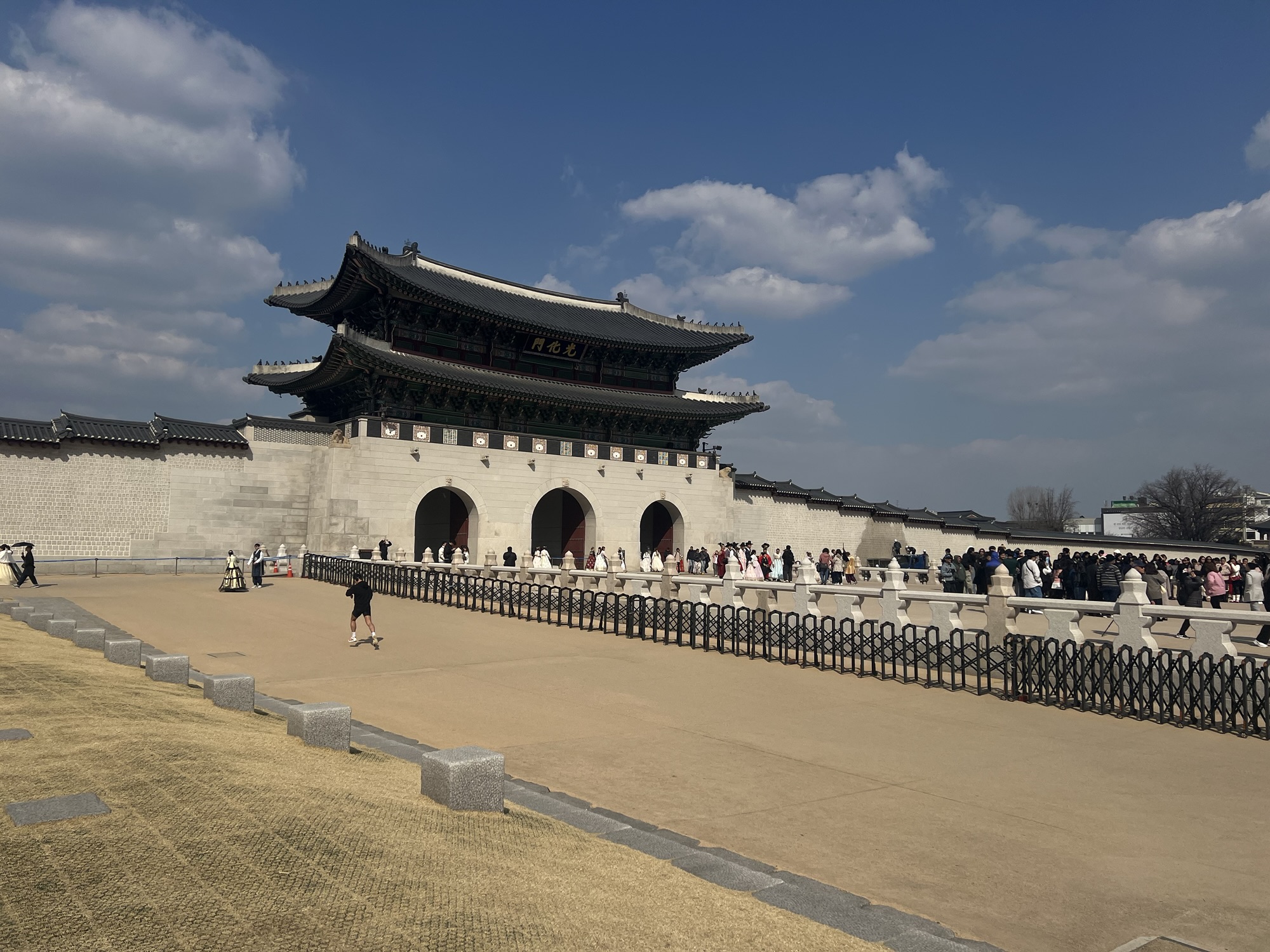 Gwanghwamun Concert Guide: Where to Eat and Drink Before the Event in Seoul