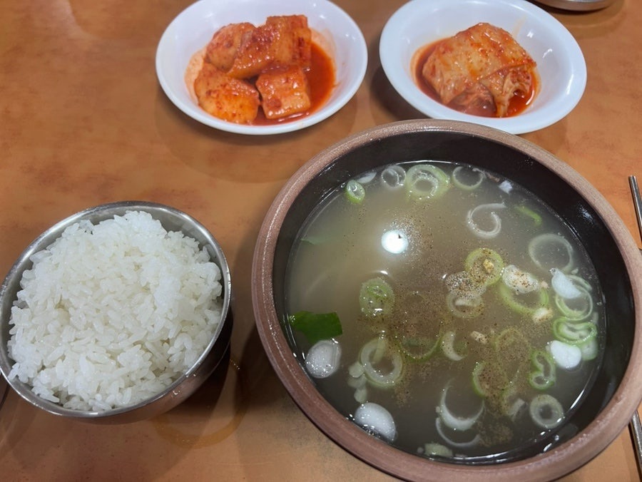 A Relaxing Afternoon Between Myeong-dong and Euljiro: Seolleongtang, Coffee, and Small Moments of Happiness