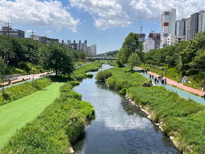 5 Best Cafes Along Bulgwangcheon Stream in Seoul