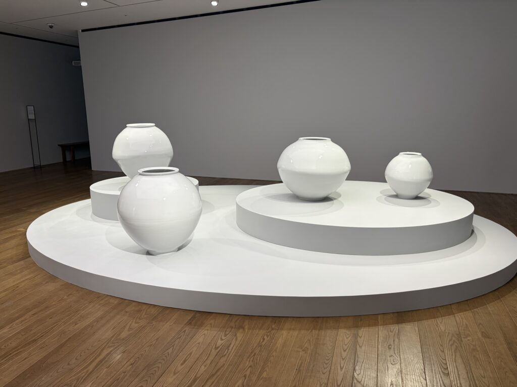 Ceramic sculptures by Park Young-sook on display at Pace Gallery, Hannam-dong, Seoul.