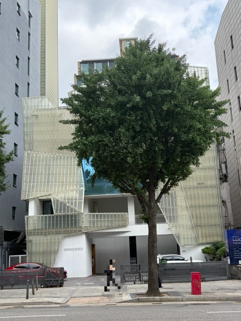 "Minimalist exterior of the Lehmann Maupin gallery building, Hannam-dong, Seoul."